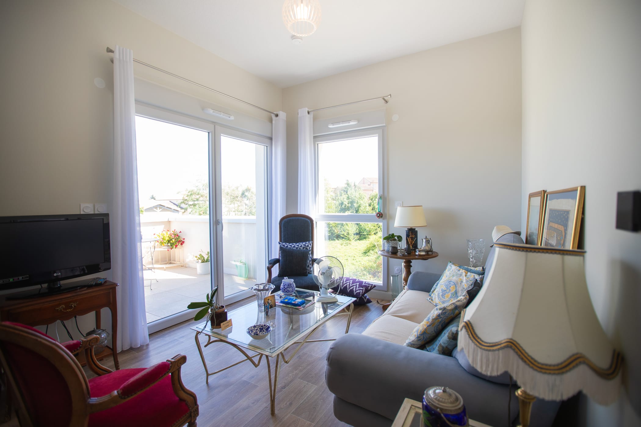 Salon lumineux d’un appartement T2 des Chaptalines avec terrasse