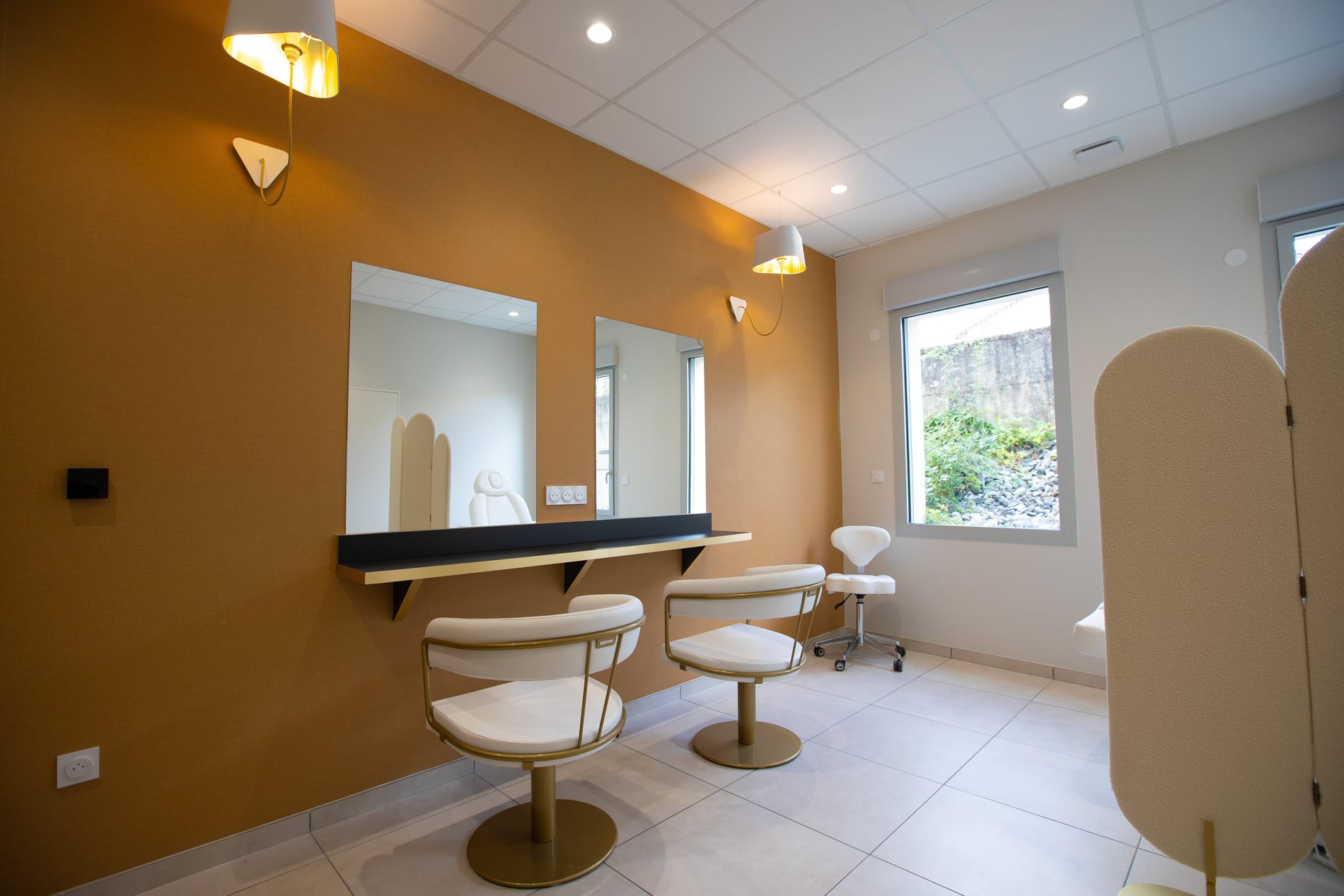 Poste de coiffure du salon de beauté des Chaptalines