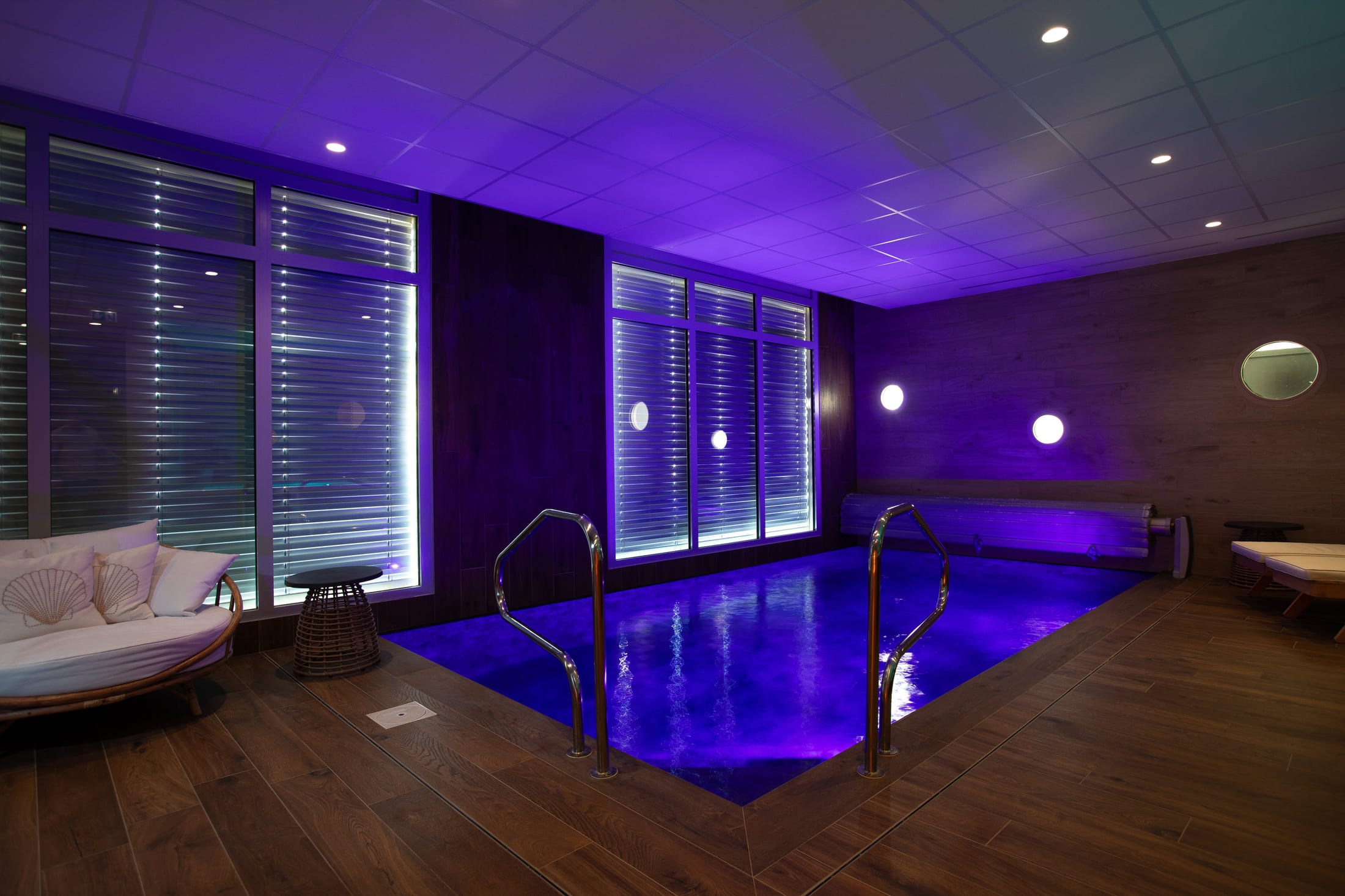 Piscine chauffée à 28 °C de l’espace bien-être des Chaptalines